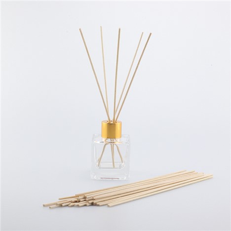 स्टिक्स के साथ रूम ऑयल डिफ्यूज़र